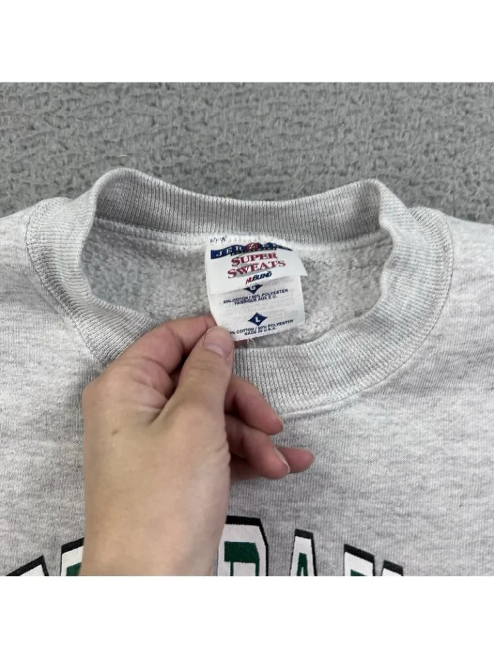 North Dakota Fighting Sioux Pullover Sweatshirt Size Large UND Hockey